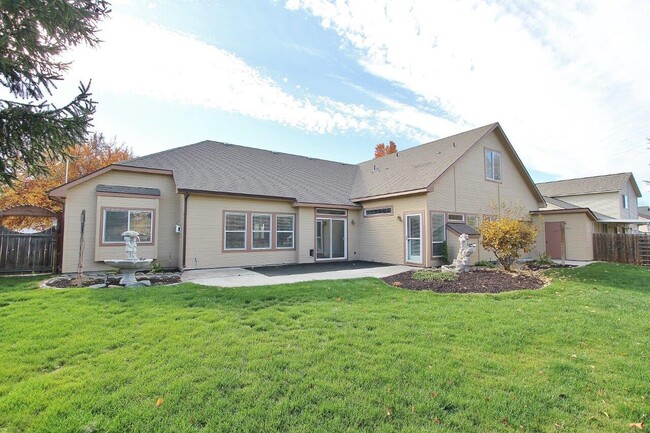 Building Photo - 2944 E Mackay Dr