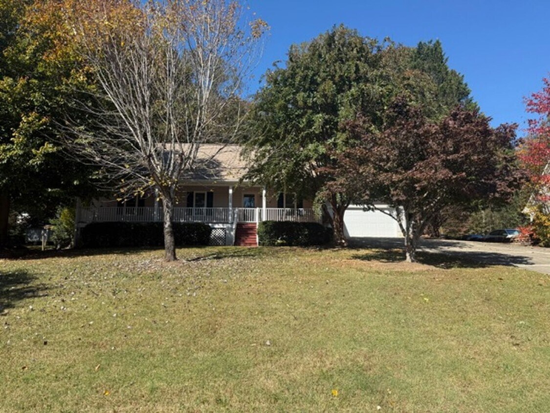 Building Photo - Oak Ridge Living
