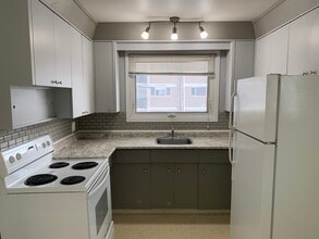 Building Photo - 1304 Lorette Av