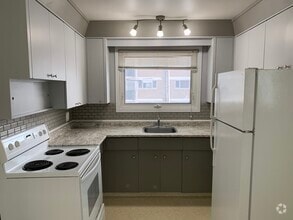 Building Photo - 1304 Lorette Av
