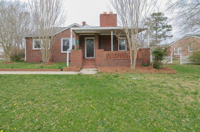 Primary Photo - 1010 Anderson Dr