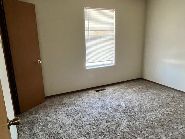 Foto del edificio - 1210 W Main St