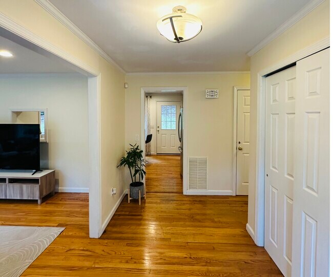 Foto del edificio - 43 Kent Hills Ln