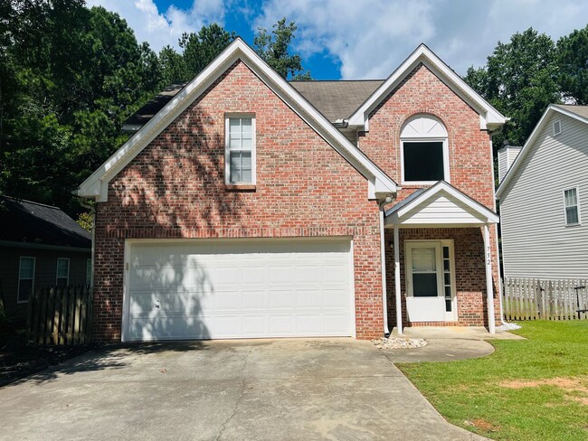 Great location! Lawncare/water is included... - Great location! Lawncare/water is included... House