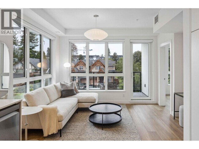 Building Photo - 710 Dogwood St