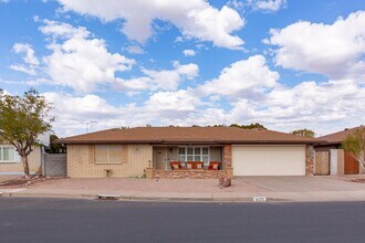 Building Photo - 4422 E Escondido Ave
