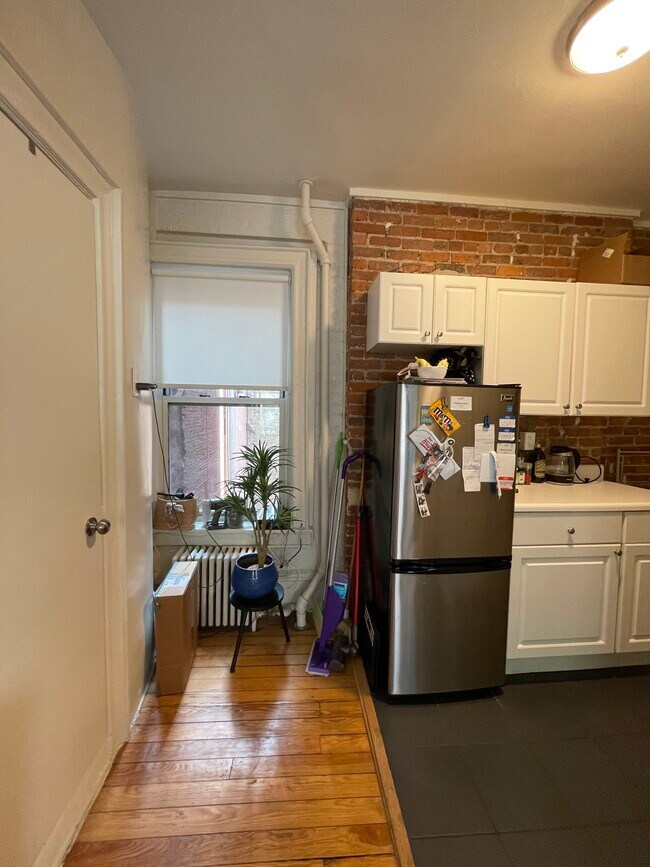 Interior Photo - 170-172 Spring Street