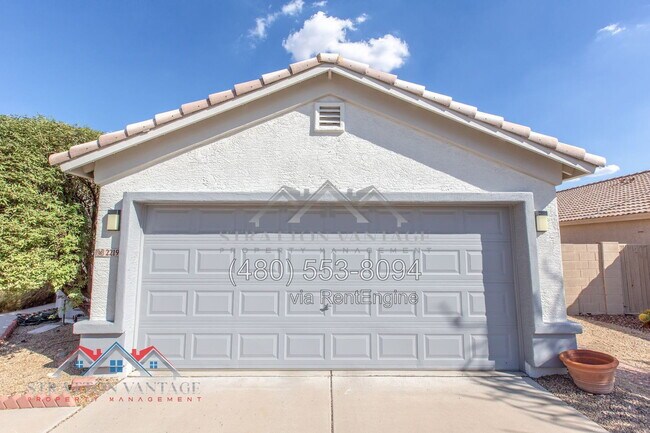 Building Photo - 2219 E Ruby Ln