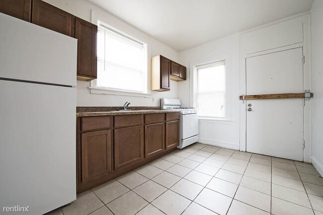 Foto del edificio - 1 br, 1 bath Apartment - 8253 S Ingleside Ave
