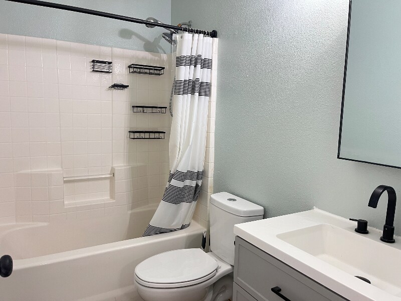 Foto del edificio - 638 Ribbon Grass Ave