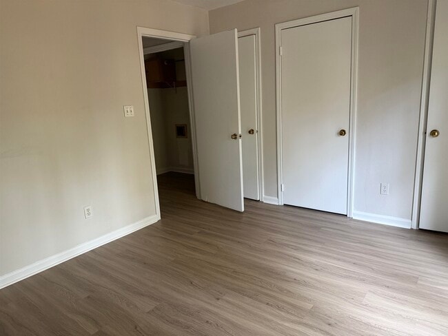 Foto del edificio - 203 Parkbrook Cir