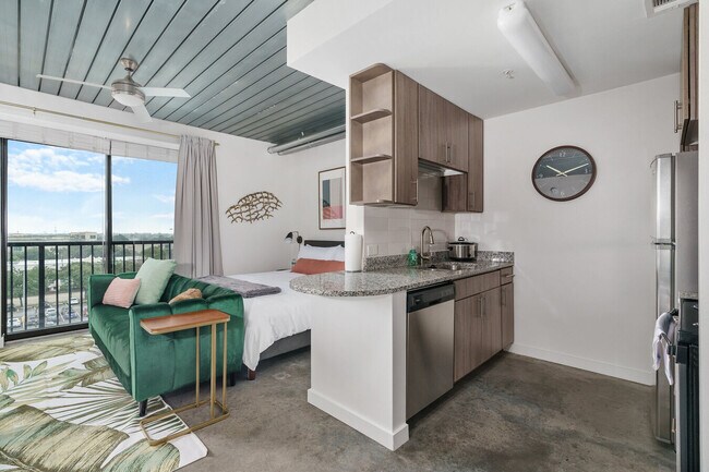 Foto del edificio - Midtown Studio for $1,120 – Walkable & Stylish