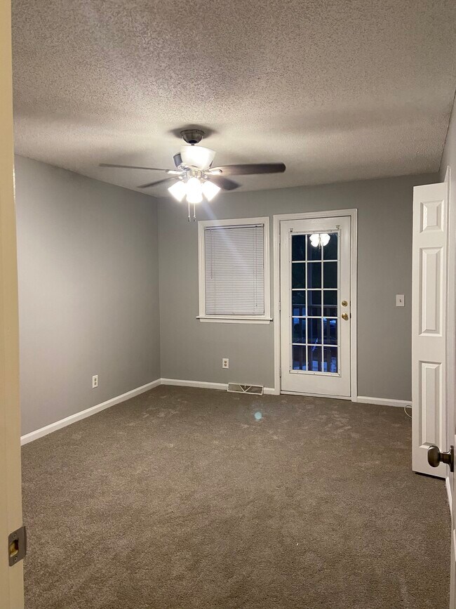 Foto del edificio - 104 Kimeran Ln