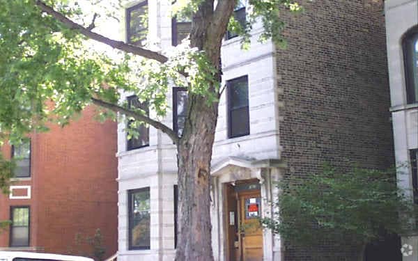 Building Photo - 1927 W Schiller St