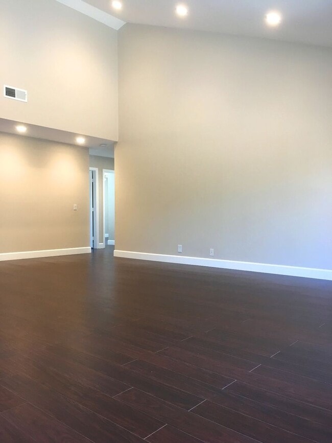 Foto del edificio - Single Story Stunner!