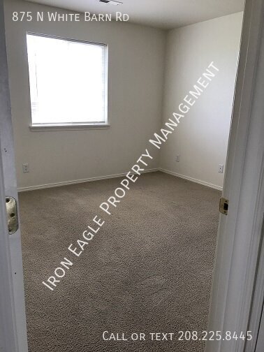 Foto del edificio - 875 N White Barn Rd