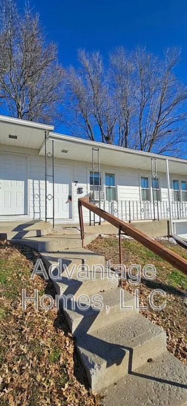Foto principal - 1007 N Scott Ave