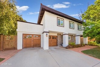 Building Photo - 249 Greenmeadow Dr