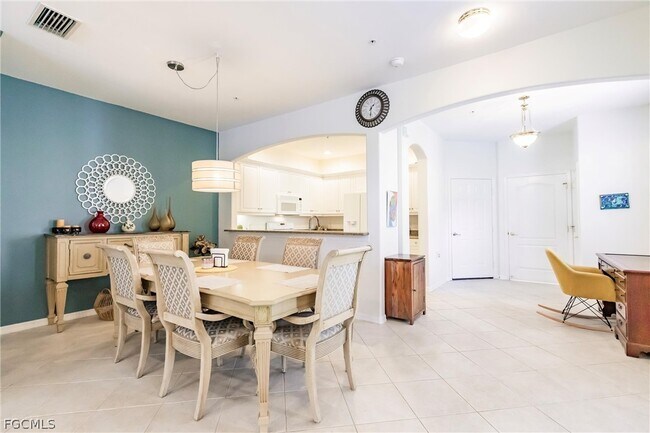 Building Photo - 3100 Cottonwood Bend