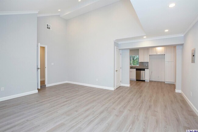 Building Photo - 1525 Lynglen Dr