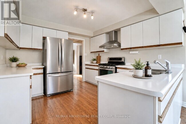 Building Photo - 1284 Creekside Dr
