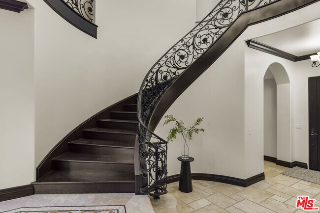 Building Photo - 25262 Prado Del Grandioso