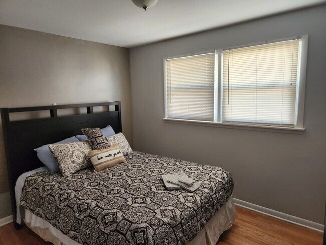 Building Photo - 368 Luella Ave