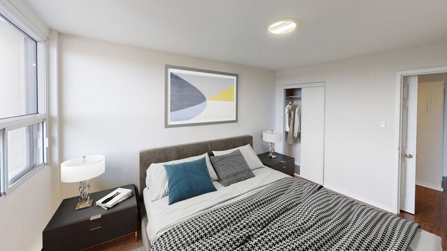 Building Photo - 341 Flora