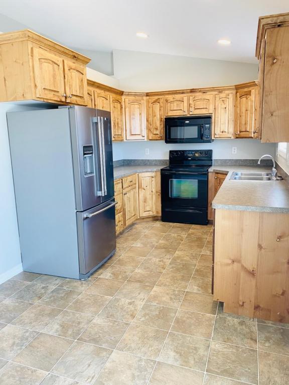 Building Photo - 3636 Vision Dr