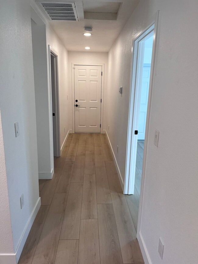 Building Photo - BEAUTIFUL REMODELED HOME IN SACRAMENTO NEA...