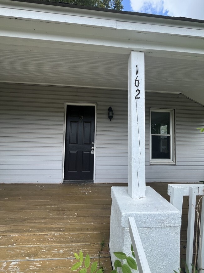 Building Photo - 162 Rosin St