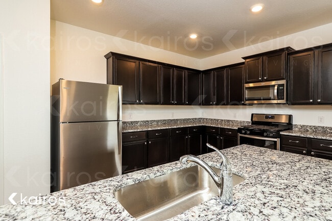 Building Photo - 922 Shady Brook