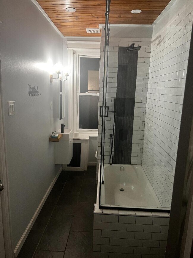 Foto del edificio - 422 W Coulter St