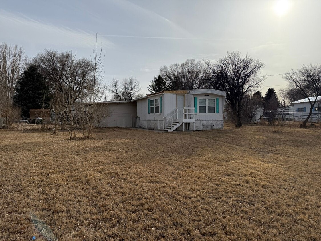 Primary Photo - 2 Bedroom 1.5 Semi-Rural Mobile Home with ...