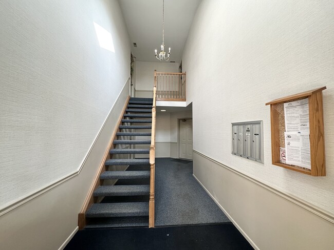 Building Photo - 2324 Knollwood Ct