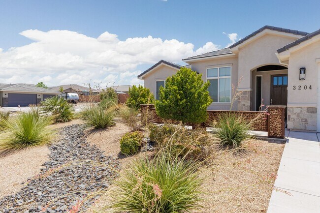 Foto del edificio - Custom 4 bedroom Single Story. Crimson Cliffs boundaries.
