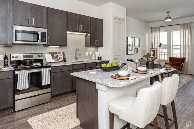 1BR,1BA-A7 - Magnolia on the Green