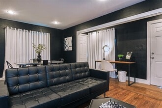 Building Photo - 3312 Greenbriar Dr