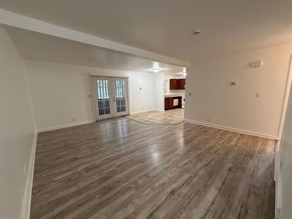 Beautiful Two Bedroom Apt; Salt Lake City, 1,000 sq ft; New Flooring - Beautiful Two Bedroom Apt; Salt Lake City, 1,000 sq ft; New Flooring