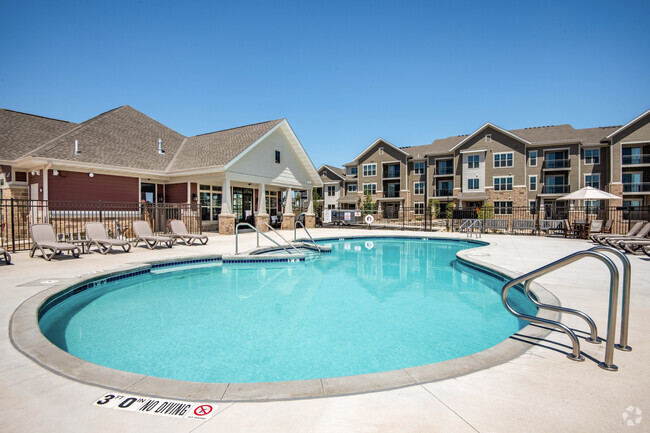 Outdoor Pool - Heritage Hills Apartments