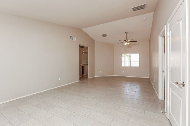 Foto del edificio - 6492 W Harbin Ridge Way