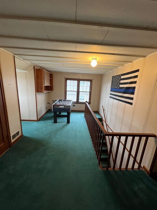 Building Photo - Very Spacious 4 Bedroom 2 1/2 Bath House Close to Campus!