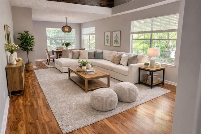 Foto del edificio - 3310 Southshore Ln