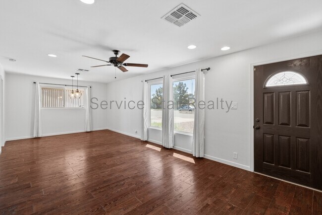 Building Photo - 2405 N 39th St
