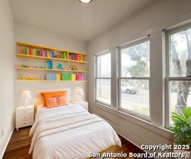 Foto del edificio - 827 Steves Ave