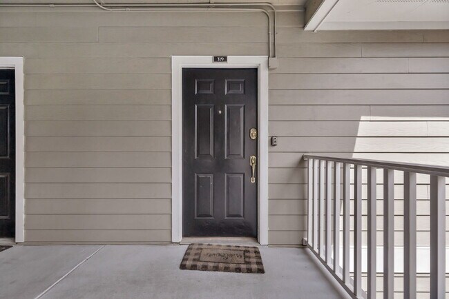Building Photo - 2-Bed, 2-Bath Condo in the Heart of Green ...