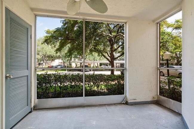 Foto del edificio - 9899 Westview Dr
