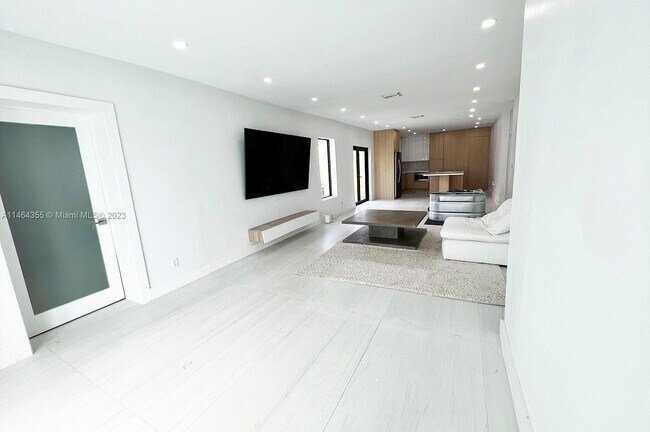 Foto del edificio - 2361 SW 10th St