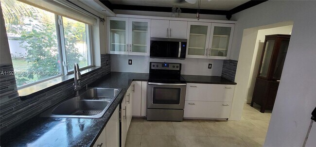 Foto del edificio - 6641 SW 26th St