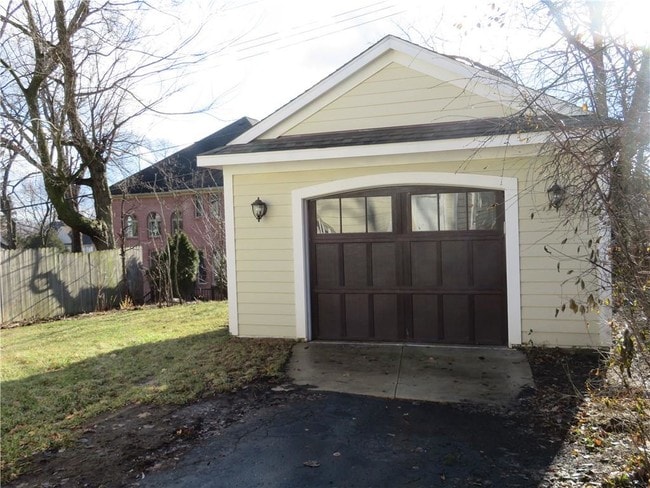 Building Photo - 2167 Sunnycrest Dr